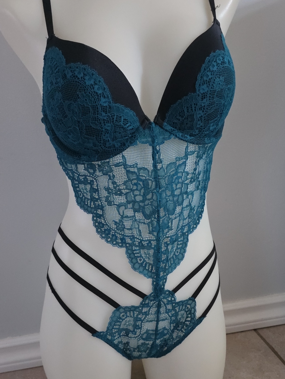 La SENZA Teal and Black Lace Strappy Push Up Bodysuit - Medium
